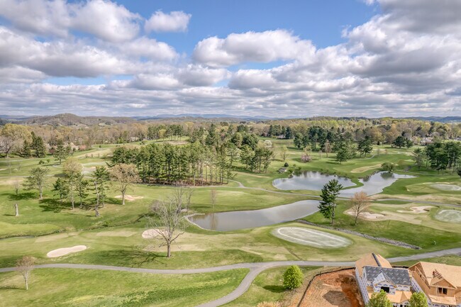 Building Photo - 319 Monroe Dr