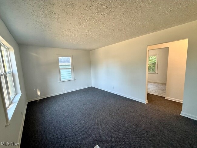 Building Photo - 1288 Hartford Ave