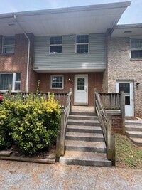 Building Photo - 329 Skyline Pl