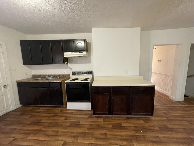 Building Photo - 511 Florida Ave