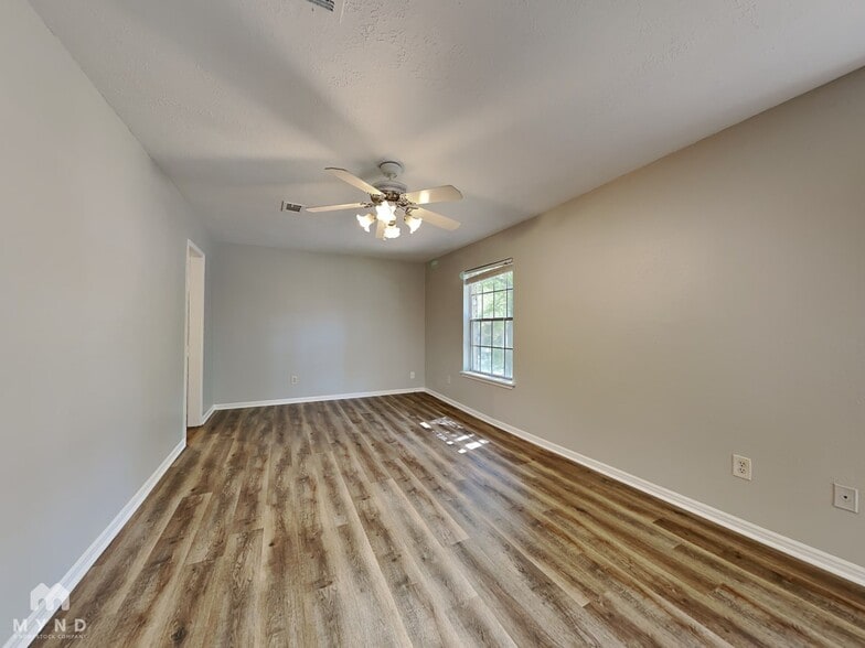 Building Photo - 15110 Gladebrook Dr