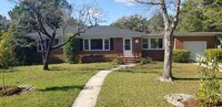 Building Photo - 211 Oak Leaf Dr