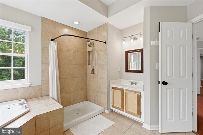 Building Photo - 9255 Bowers Brook Pl