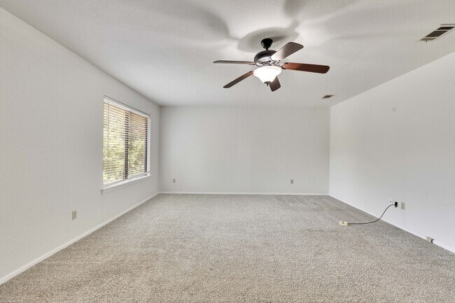 Building Photo - Great 3 bedroom home in South Austin!