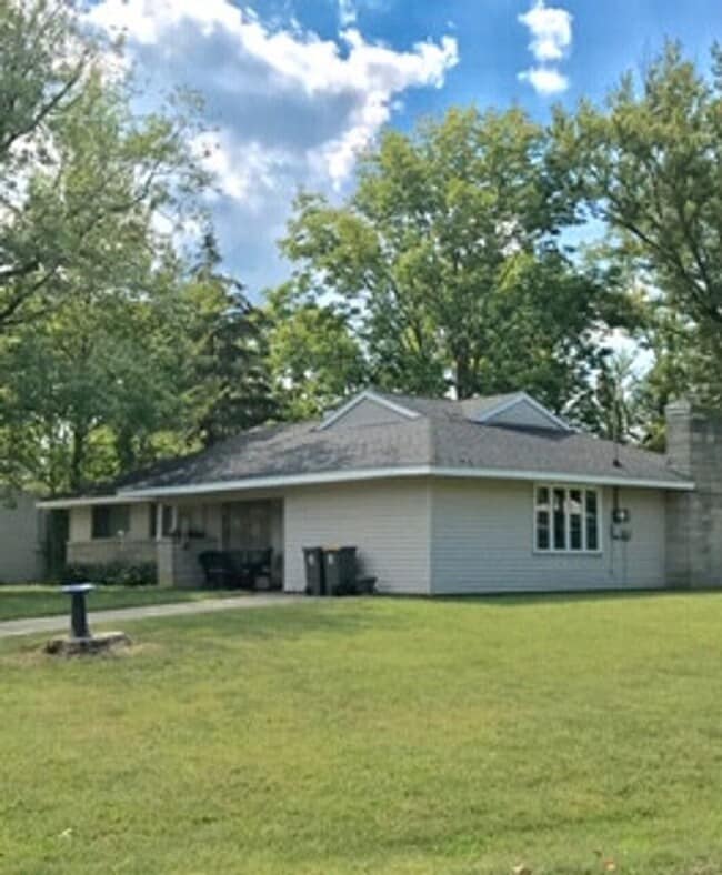 Building Photo - 3541 N Valleyview Dr
