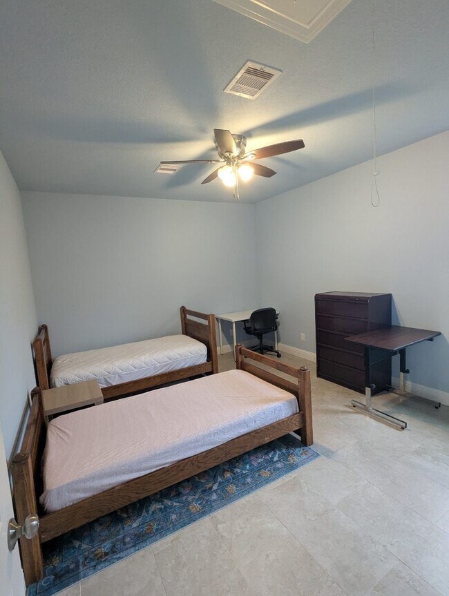 Building Photo - 4377 Varsity Ln