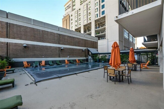 Building Photo - 620 Peachtree St NE