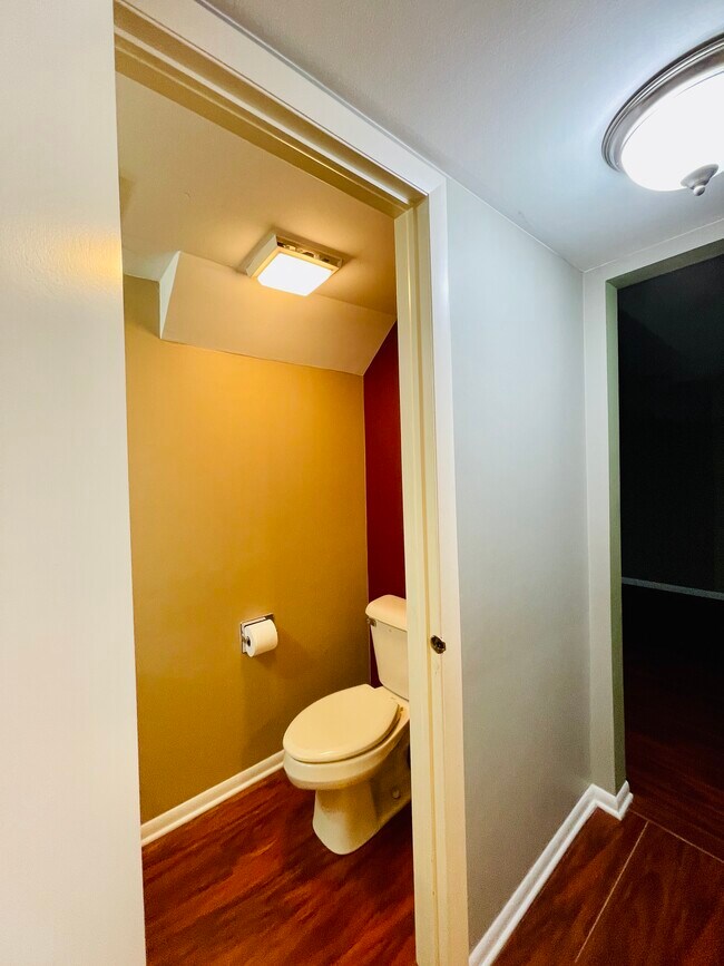 Guest 1/2 Bath - 111 White Pine Dr
