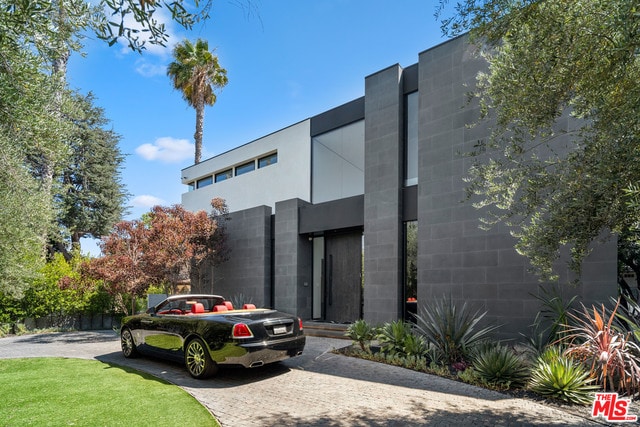 Building Photo - 809 N Rexford Dr