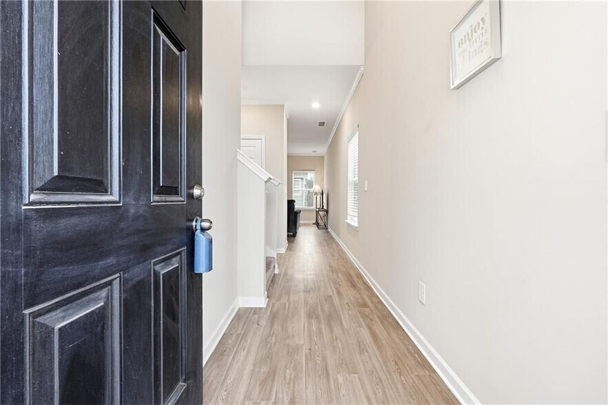 Building Photo - 334 Melody Ln