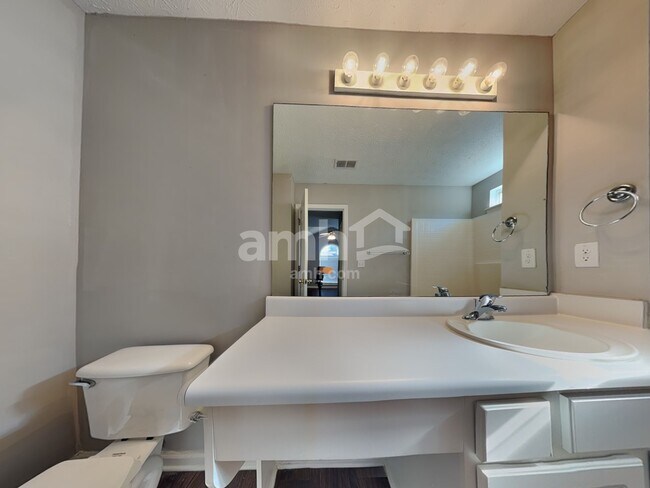 Building Photo - 4607 Noah Overlook E