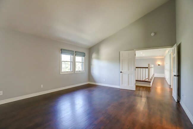 Building Photo - Gorgeous Home in Old Towne Orange
