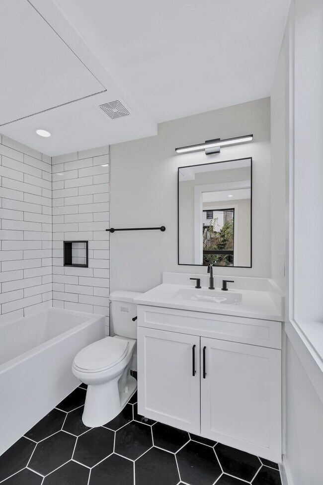 Building Photo - 1026 18th St NE