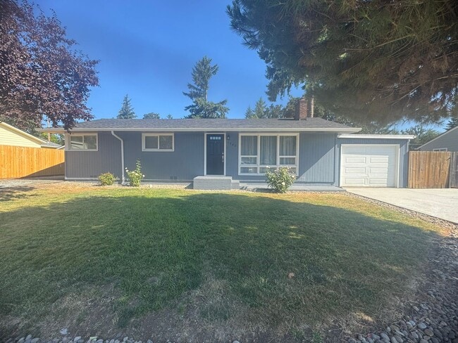 Building Photo - Great 3-Bedroom, 2-Bath Ranch Style Home w...