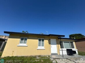 Building Photo - 1710 Lauderdale Manor Dr
