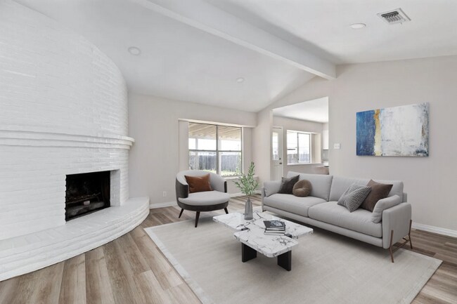 Building Photo - 178 Oakside