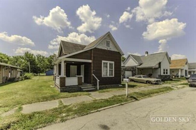 Primary Photo - 1109 E 8th St