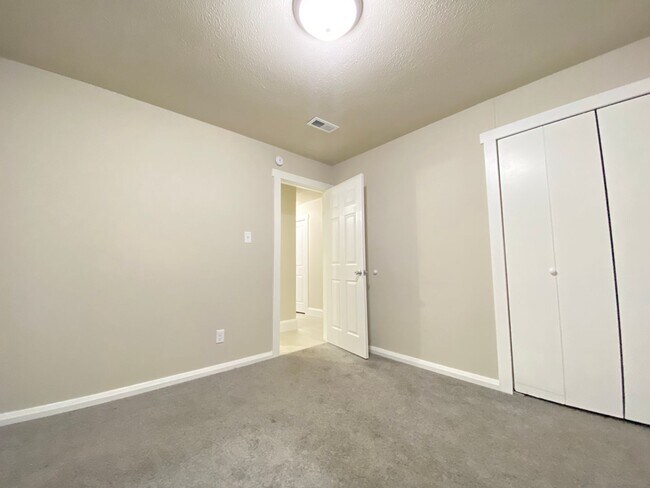 Building Photo - 3 Bedroom Home In Gary