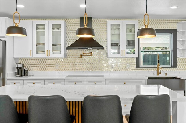 Building Photo - 2350 Sherbrooke Rd