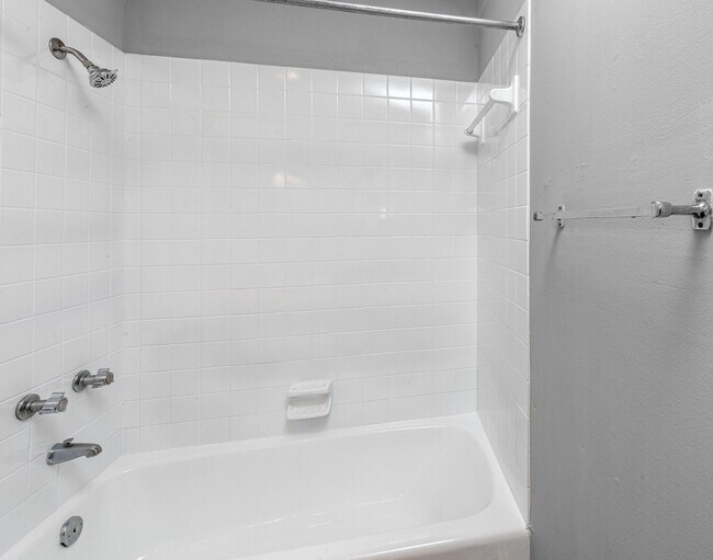 Building Photo - Ashwood Apartment Homes