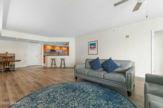 Building Photo - 231 Riverside Dr