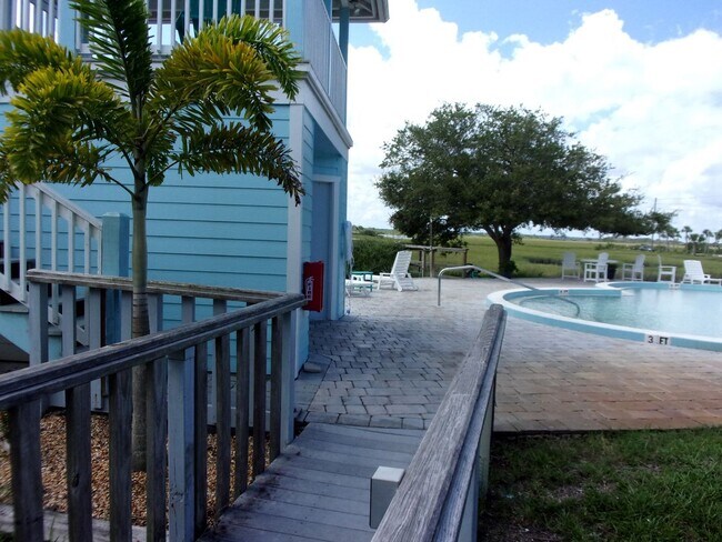 Building Photo - Island Living!