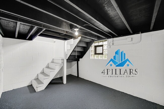 Building Photo - 648 Stewart Ct