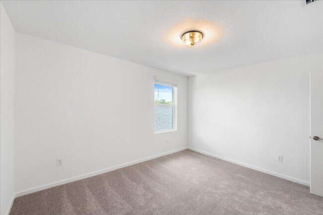 Building Photo - 11177 NW Fernbrook Dr