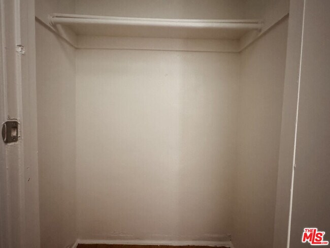 Building Photo - 920 S Hobart Blvd