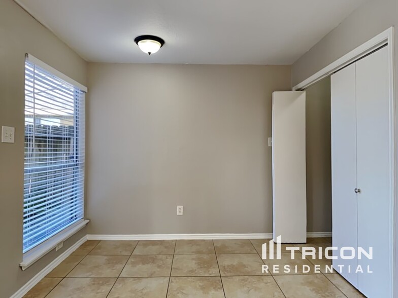 Building Photo - 16330 Tiburon Way