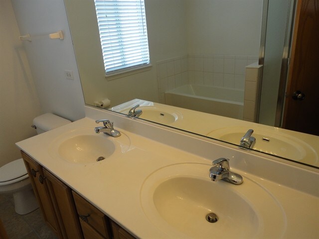 Building Photo - 1204 Stonecrop Ln