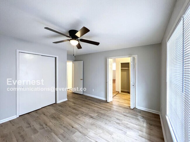 Building Photo - 5697 Tulip Tree Dr