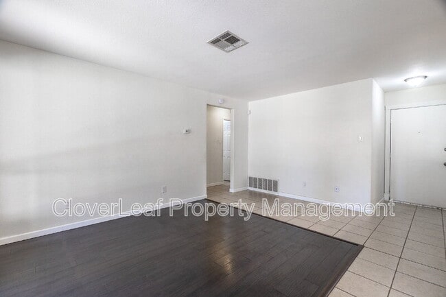 Building Photo - 9423 Cliff Way St