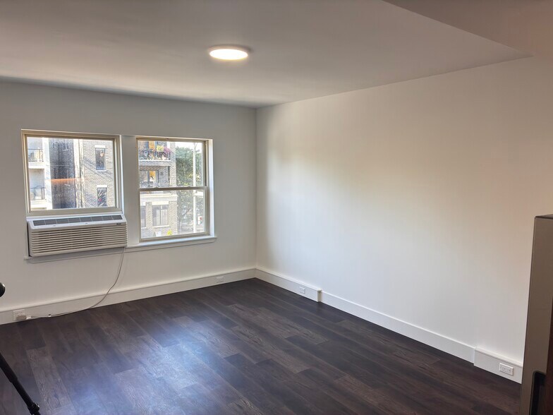 Building Photo - 1555 W Hollywood Ave