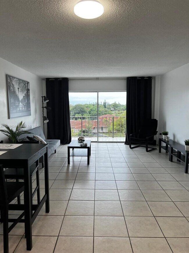 Building Photo - 4164 Inverrary Dr