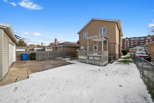 Building Photo - 7432 W Ainslie St