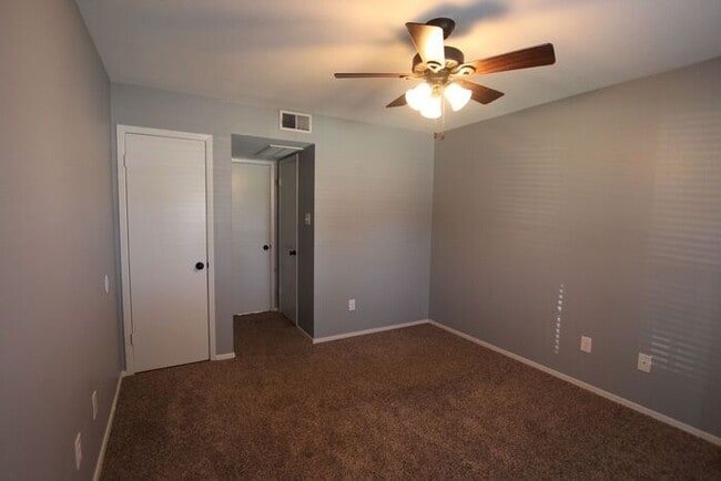 Building Photo - Available! 1 Bed 1 Bath, Downstairs Unit a...