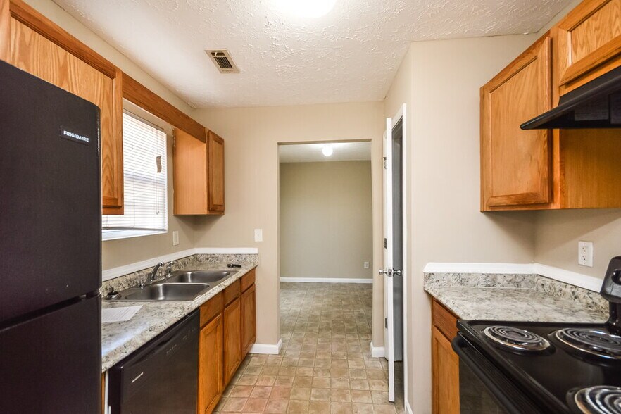 Building Photo - 20 Carver Dr