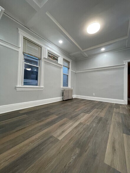 Building Photo - 101 Romaine Ave