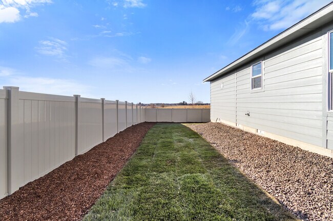 Building Photo - 3117 S Old Farm Ave