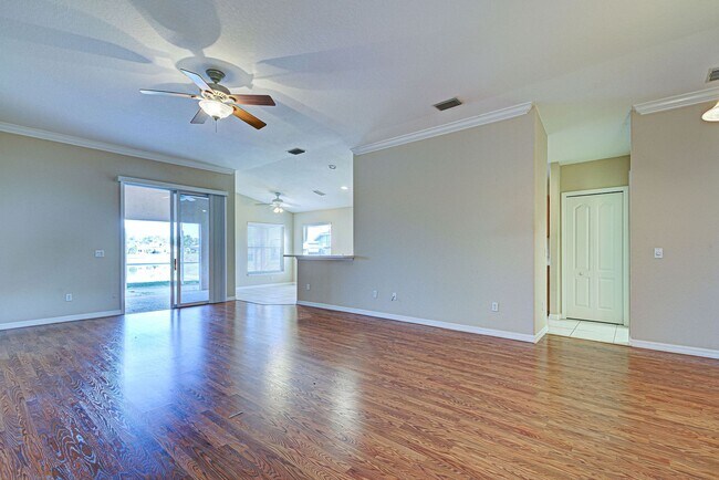 Building Photo - 2134 Boxwood St