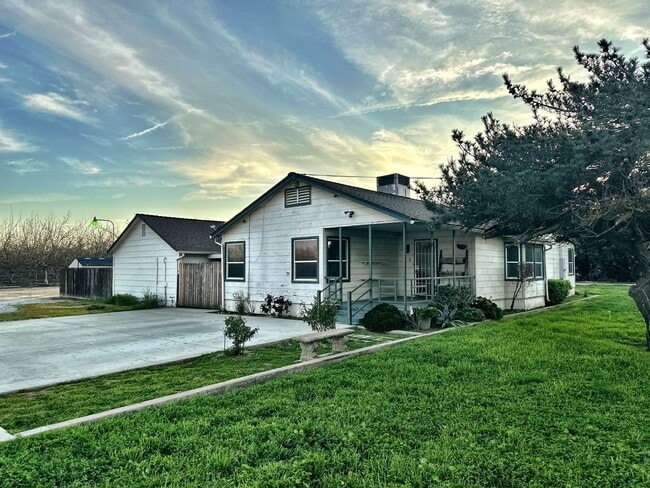 Building Photo - 14733 Jackson Ave