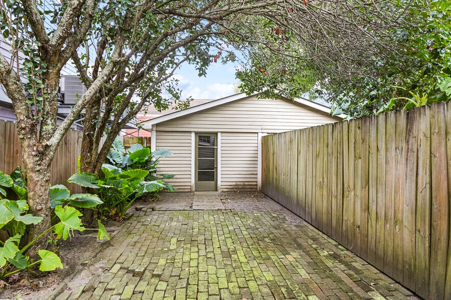 Building Photo - 1533 Dublin St