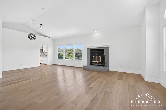 Building Photo - 9400 Chalk Hill Rd