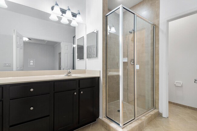 Building Photo - 10384 Wellington Parc Dr