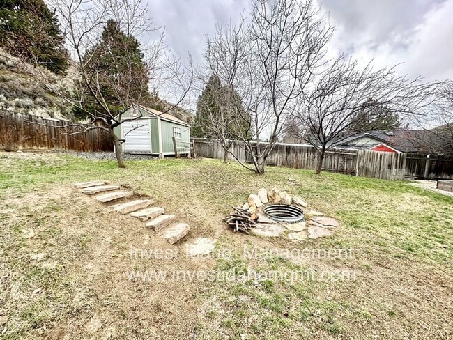 Building Photo - Enjoy the foothill views from your backyard!