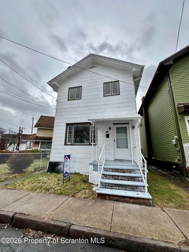 Building Photo - 6 Magnolia Ave