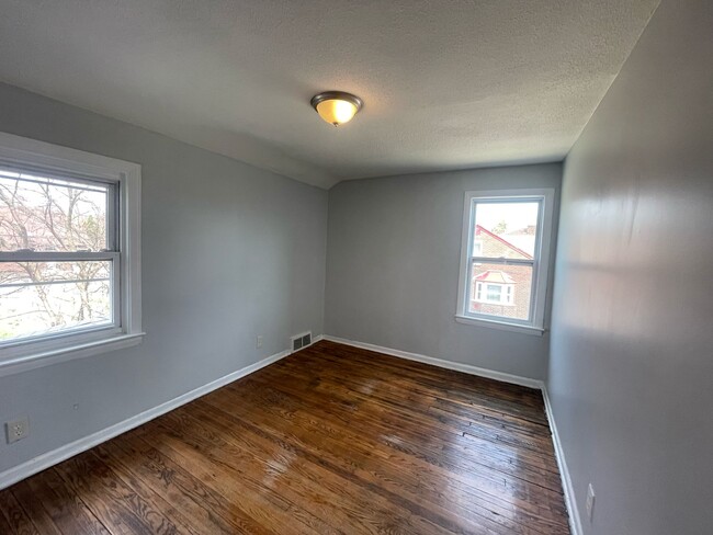 Building Photo - 15285 Hazelridge St