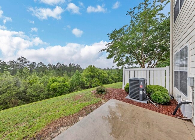 Building Photo - 749 Majestic Dr
