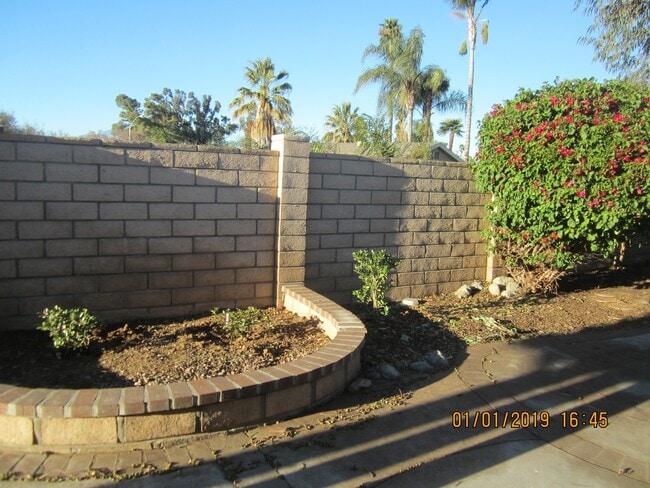 Building Photo - Immaculate 3 Bedroom With New Paint and Upgrades Throughout!